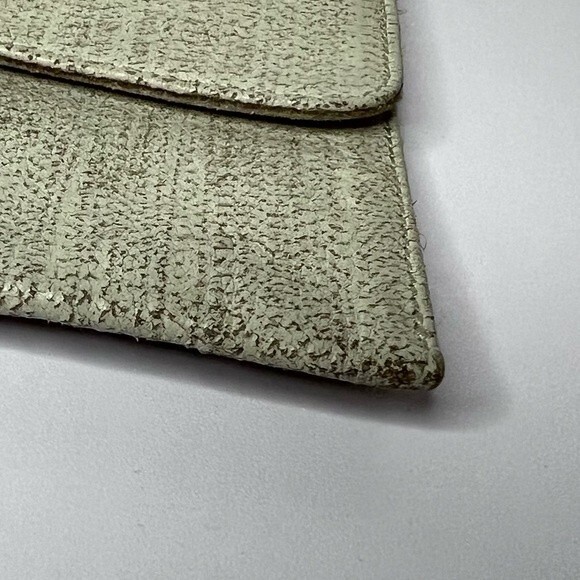 m0851 Cream Leather Envelope Snap Close Clutch/Wristlet - Picture 3 of 11